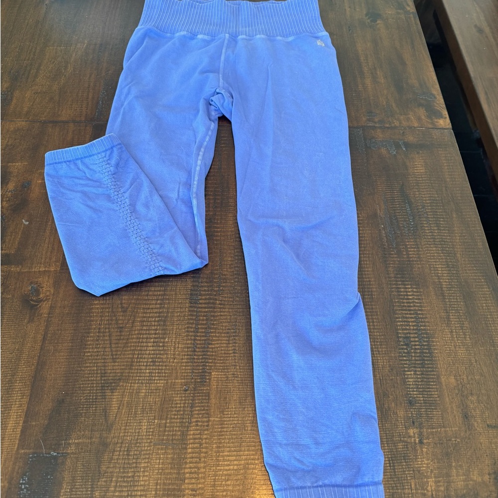 Excellent condition Free People Movement Good Karma Leggings| Med/Large